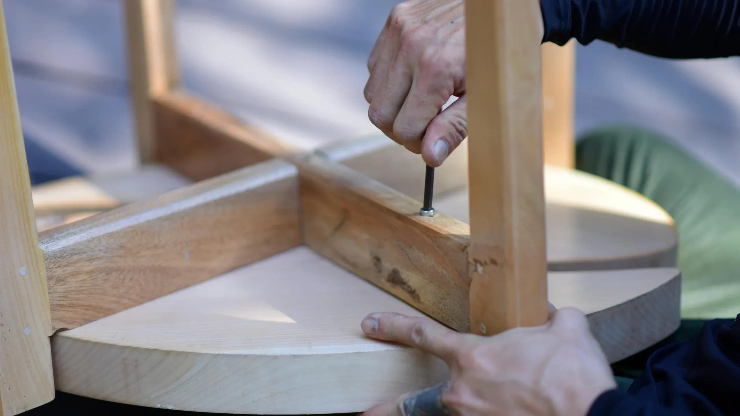Comment réparer des meubles en bois ?