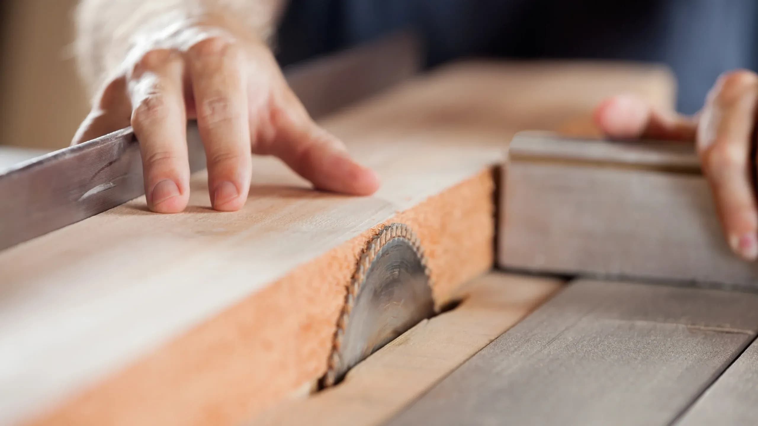 Cintrage du bois et formes complexes : techniques et astuces
