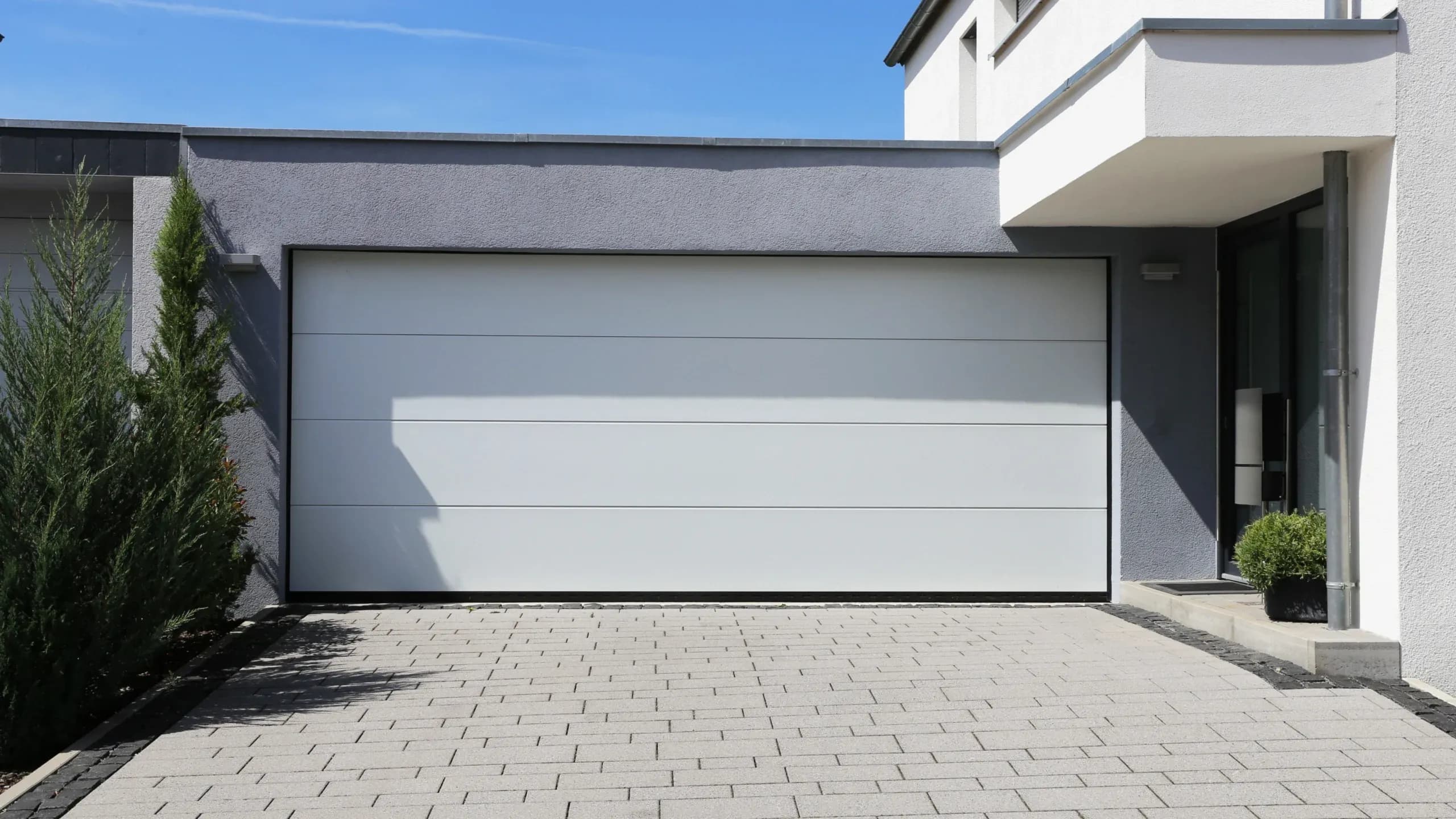 Comment installer une porte de garage sectionnelle ?