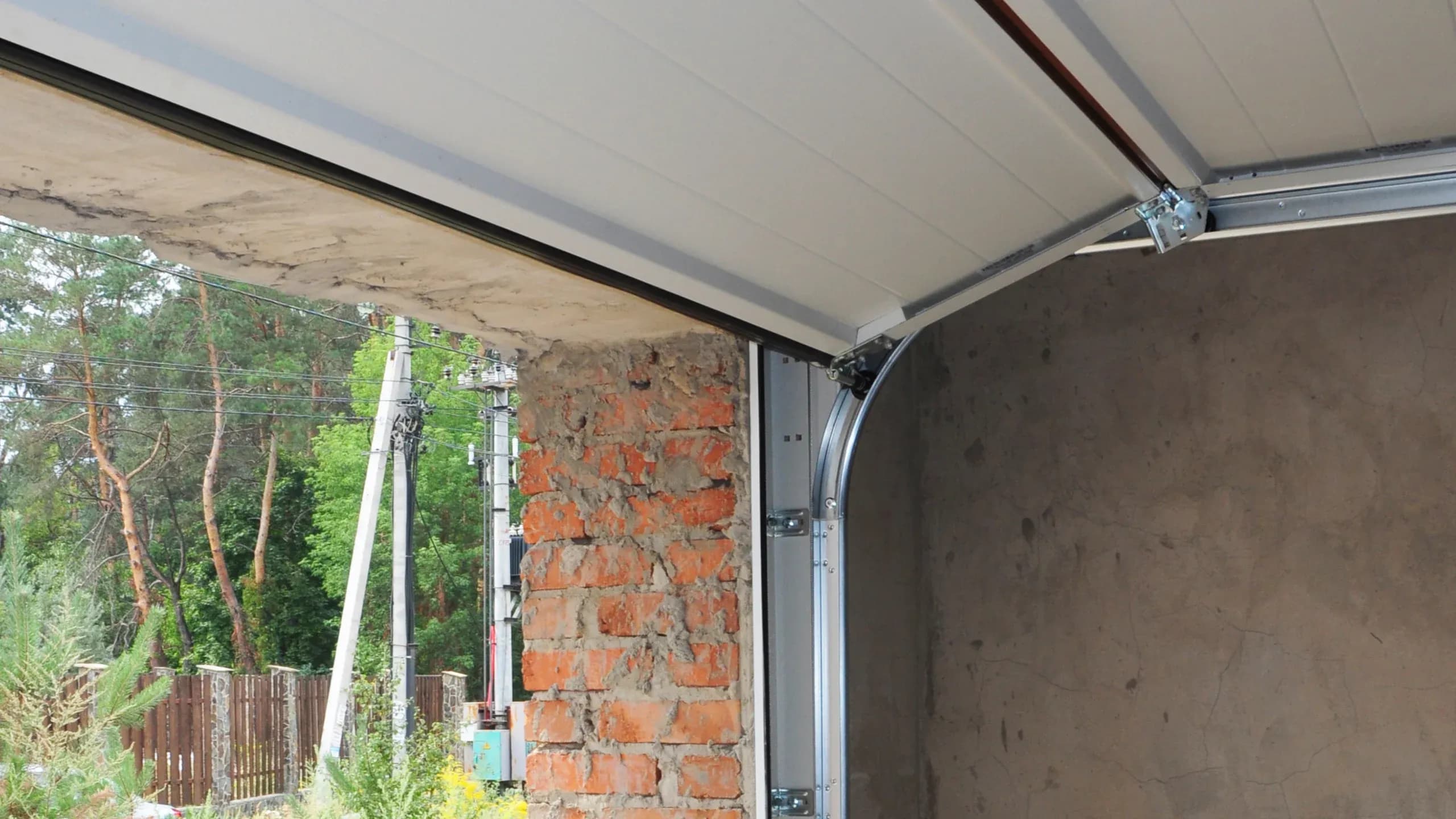 Comment isoler une porte de garage du froid ?