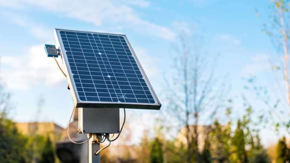 Comment raccorder un panneau solaire sur une prise ?