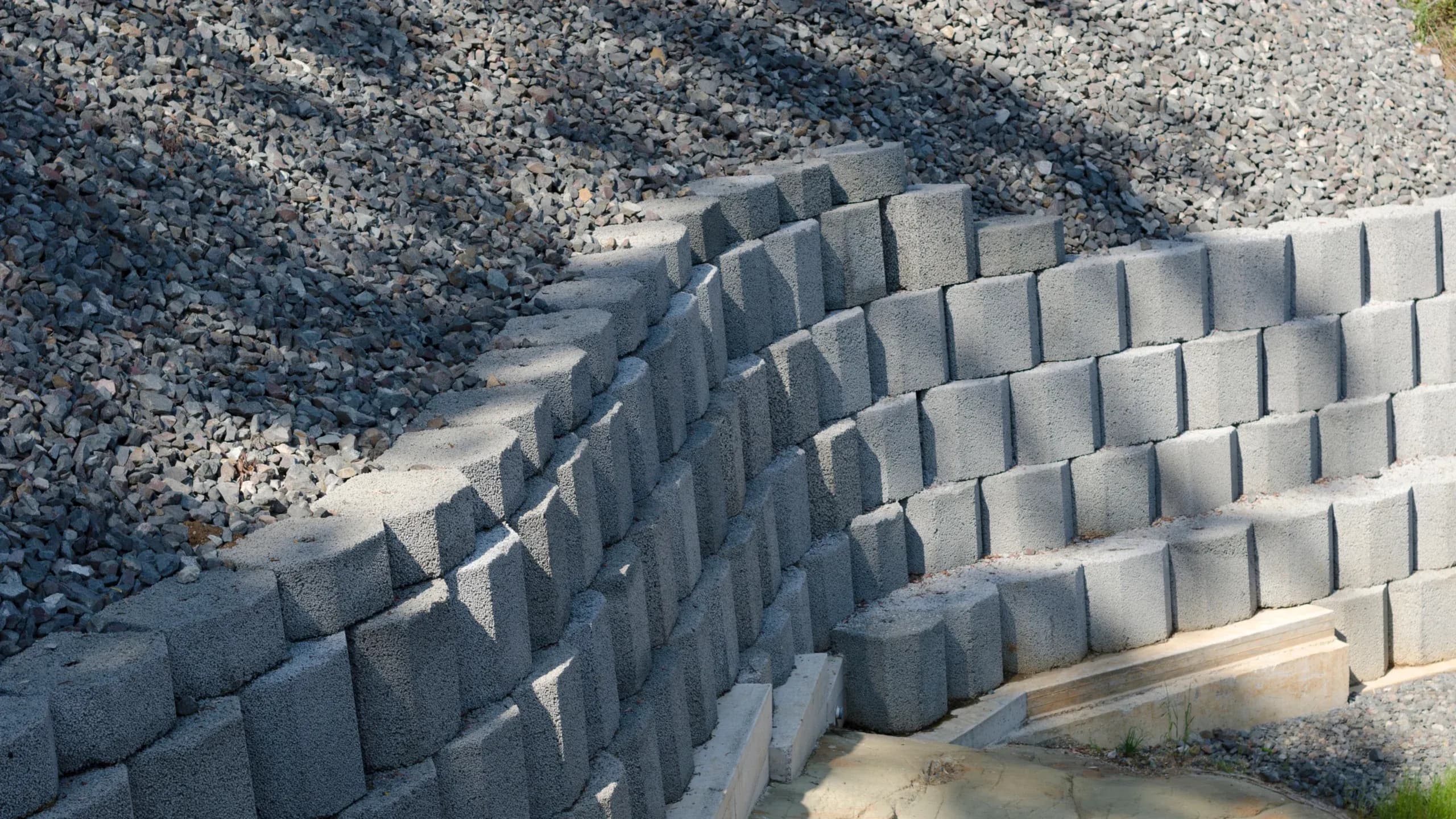 Sécuriser les murs de soutènement contre l’érosion et glissements