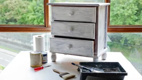 Comment repeindre des meubles en bois ?