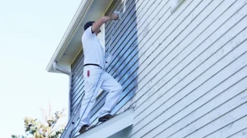Les astuces pour peindre en extérieur : façade, clôture, terrasse