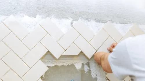 Poser du carrelage mural dans sa cuisine ou sa salle de bain