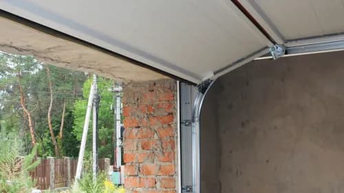Comment isoler une porte de garage du froid ?