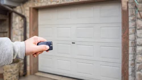 Comment programmer une télécommande de porte de garage ?