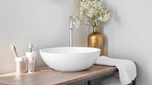 Salle de bains : quand faire venir chaque artisan