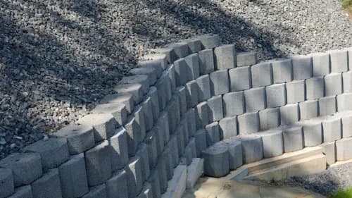 Sécuriser les murs de soutènement contre l’érosion et glissements