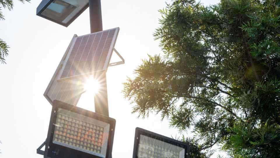Panneau solaire pour pompe et éclairage
