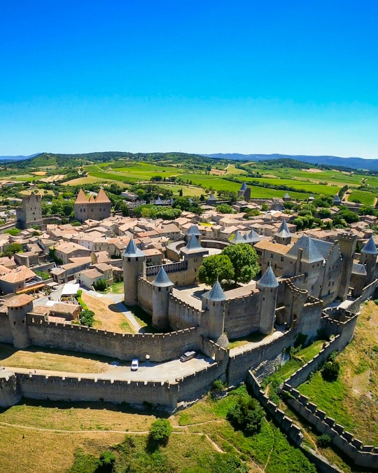 Trouver des artisans fiables et disponibles avec kelkun à Carcassonne pour vos urgences, dépannages et travaux