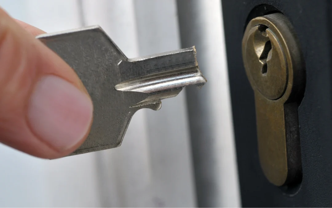 Comment retirer une clé cassée dans une serrure ?