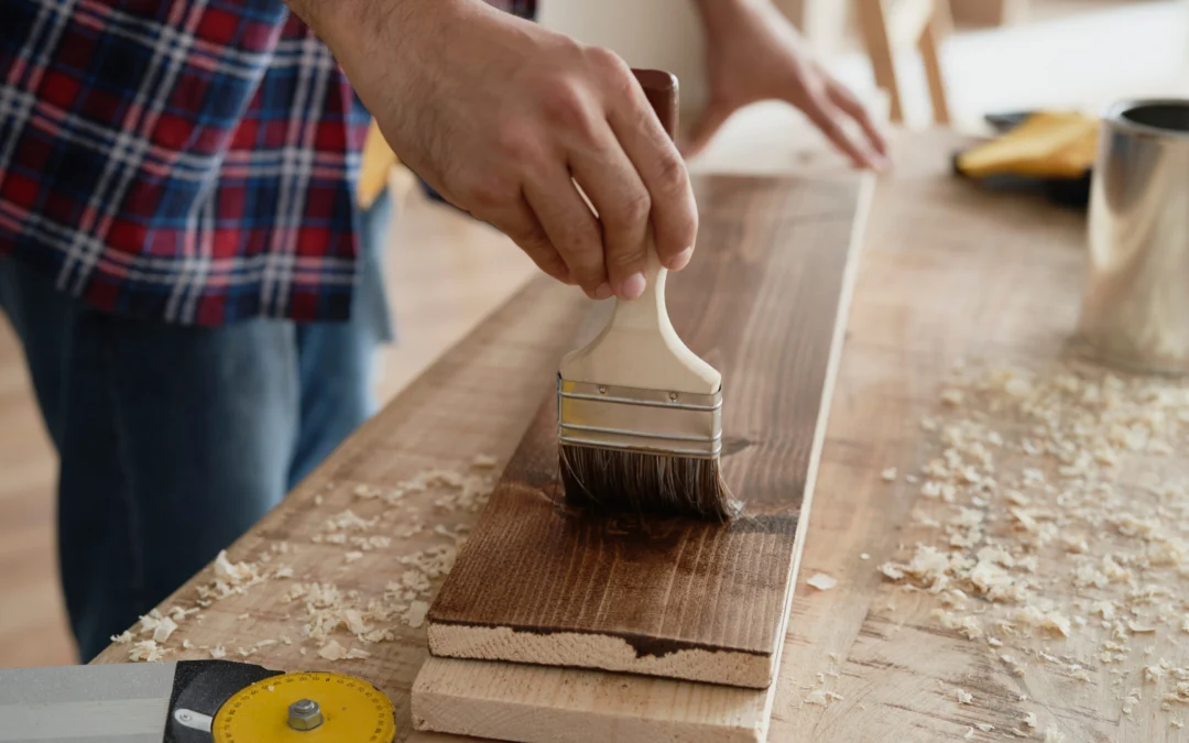 Teinture, vernis et peinture : conseils pour sublimer vos projets bois