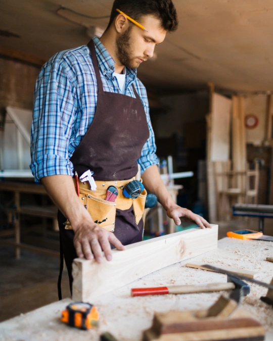 ébéniste disponibles rapidement près de chez vous pour vos urgences, dépannages et travaux - Service 100 % gratuit avec kelkun