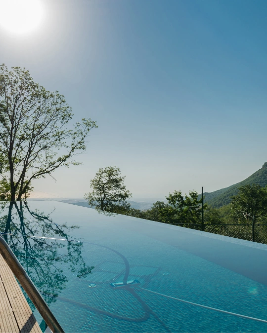 installation-piscine-a-debordement installation-piscine-a-debordement