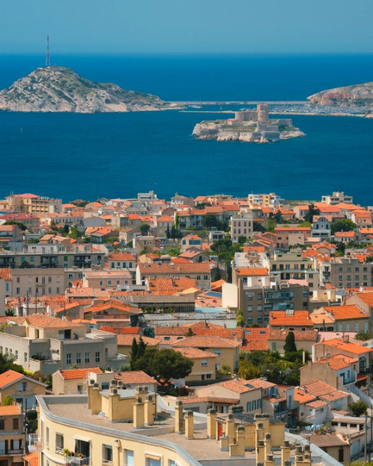 Trouver des artisans fiables et disponibles avec kelkun à Marseille pour vos urgences, dépannages et travaux