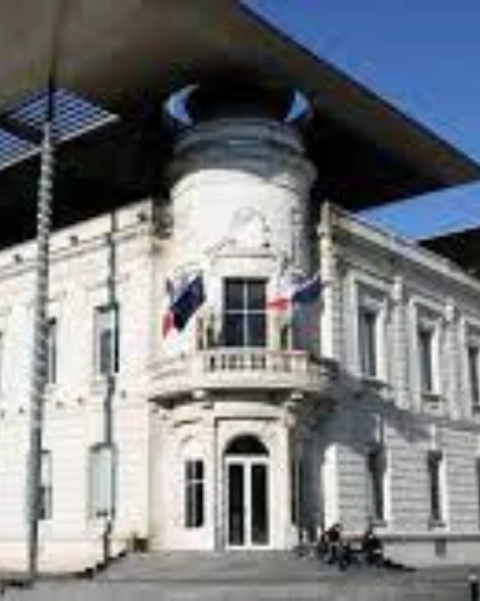 Trouver des artisans fiables et disponibles avec kelkun à Mérignac pour vos urgences, dépannages et travaux