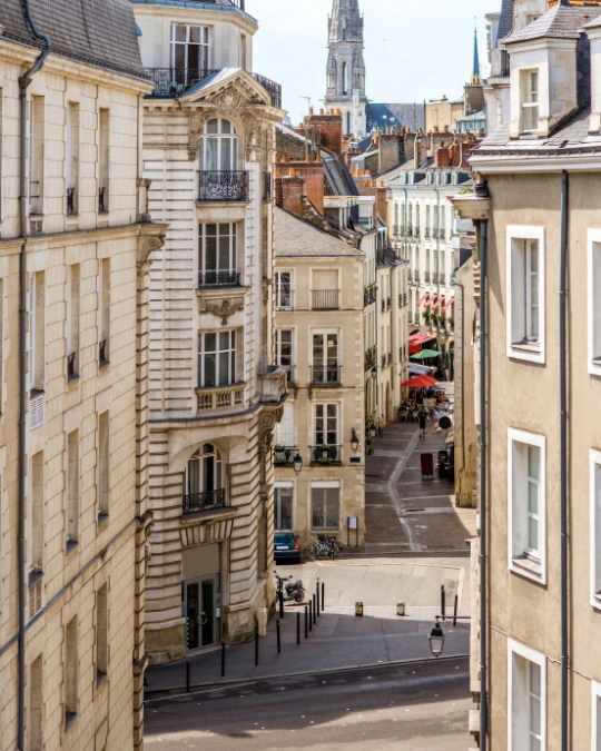 Trouver des artisans fiables et disponibles avec kelkun à Nantes pour vos urgences, dépannages et travaux