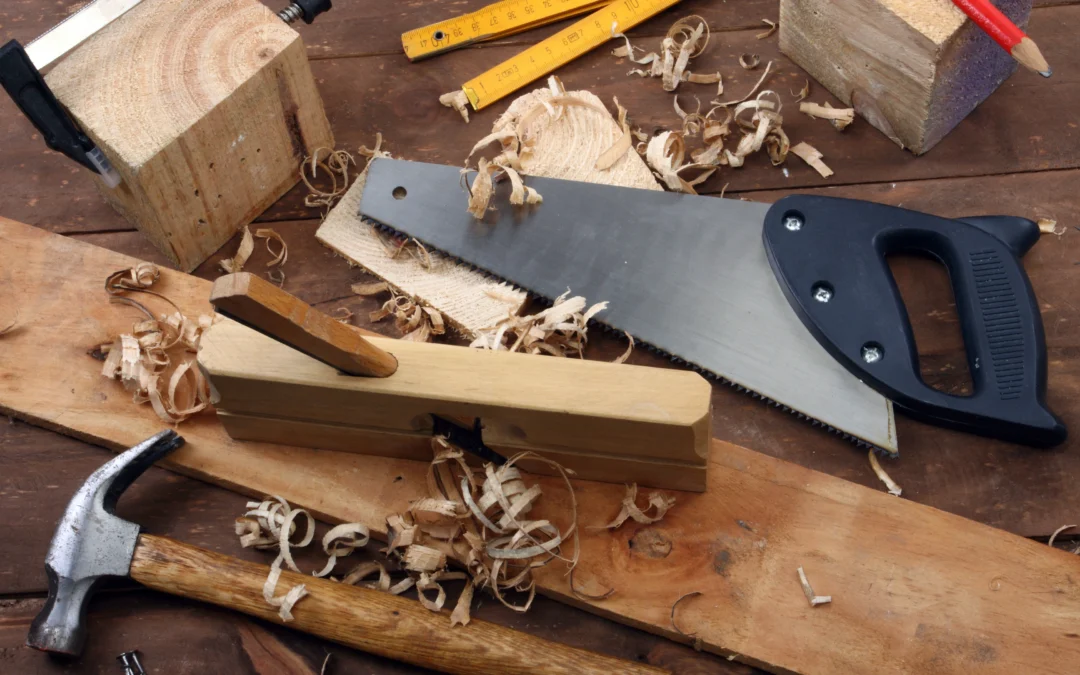 Quels outils sont nécessaires pour débuter en menuiserie ?