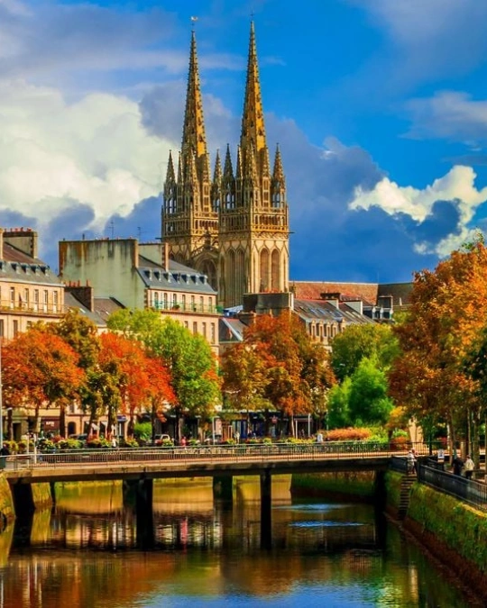 Trouver des artisans fiables et disponibles avec kelkun à Quimper pour vos urgences, dépannages et travaux