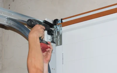 Comment réparer une porte de garage qui coince ?