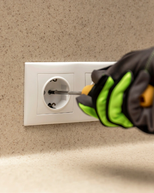 Trouvez un électricien certifié pour toutes vos prises électriques. Dépannage express, travaux, entretiens... service 100 % gratuit avec kelkun