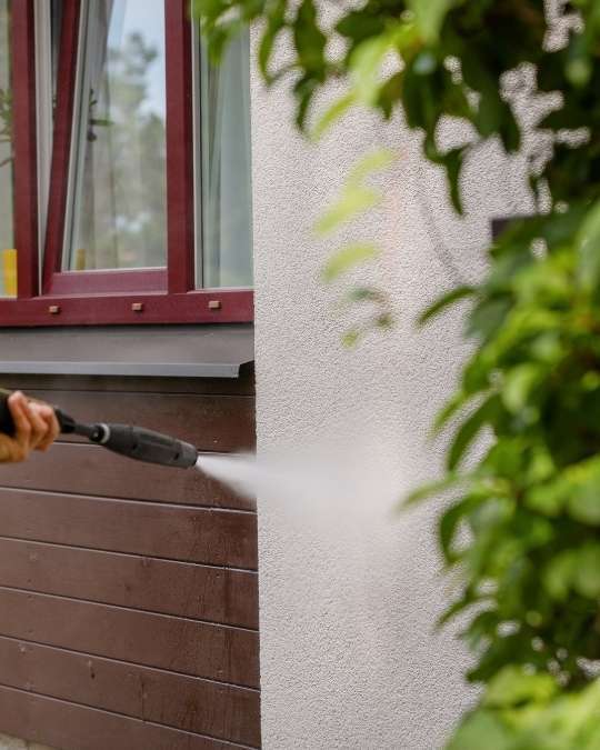 Trouvez un façadier certifié pour l'application de produits hydrofuges. Dépannage express, travaux, entretiens... service 100 % gratuit avec kelkun