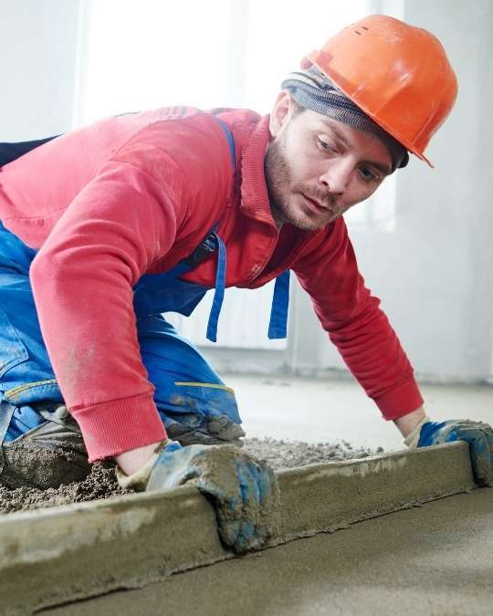 Trouvez un maçon qualifié pour le coulage de dalles en béton. Dépannage express, travaux, entretiens... service 100 % gratuit avec kelkun