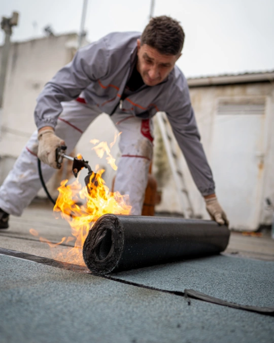 Trouvez un couvreur certifié pour l'étanchéité de votre toiture. Dépannage express, travaux, entretiens... service 100 % gratuit avec kelkun