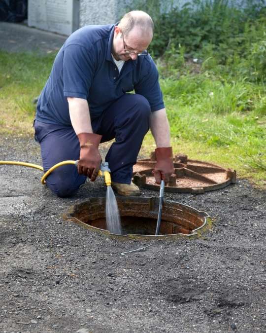 Trouvez un assainisseur qualifié pour entretenir votre fosse septique. Dépannage express, travaux, entretiens... service 100 % gratuit avec kelkun