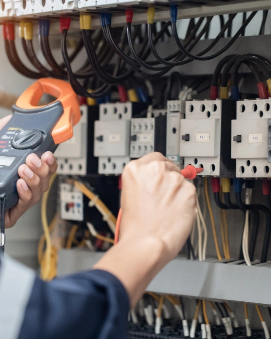 Trouvez rapidement un électricien certifié pour vos urgences électriques. Dépannage express, travaux, entretiens... service 100 % gratuit avec kelkun