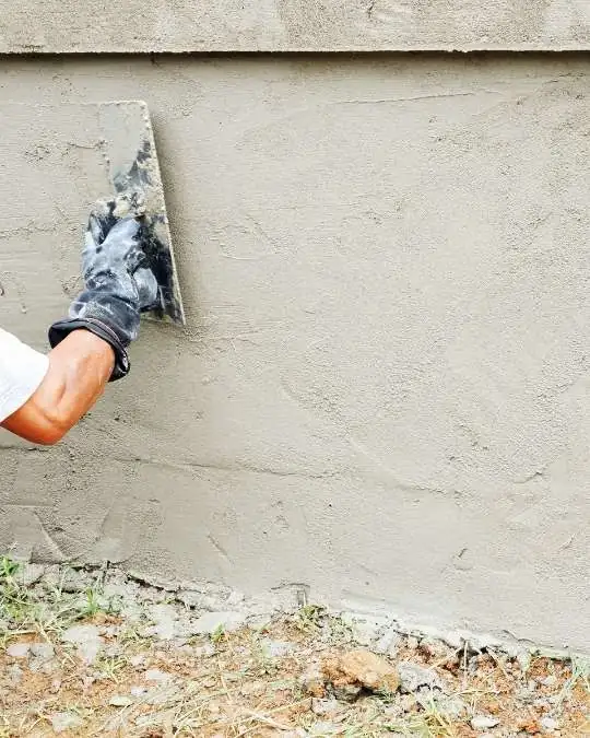 Trouvez un façadier certifié pour appliquer un enduit de rénovation. Dépannage express, travaux, entretiens... service 100 % gratuit avec kelkun