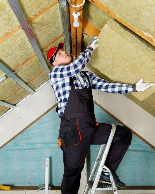 Trouvez un charpentier certifié pour l'aménagement des combles. Dépannage express, travaux, entretiens... service 100 % gratuit avec kelkun