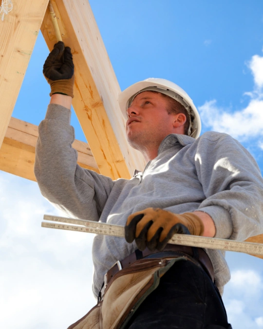 Trouvez un charpentier certifié pour vos ossatures en bois. Dépannage express, travaux, entretiens... service 100 % gratuit avec kelkun