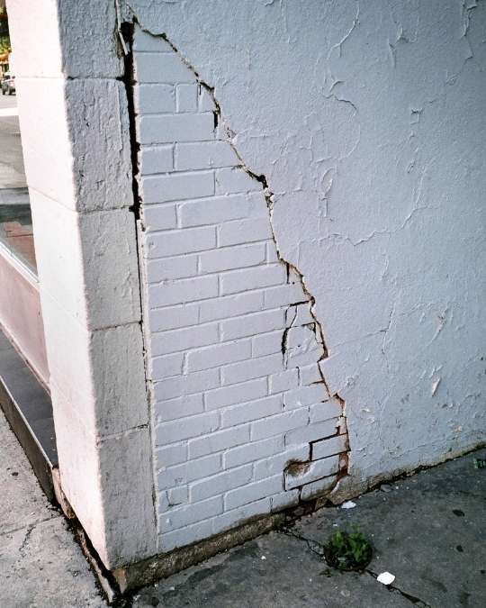 Trouvez un maçon certifié pour vos murs fissurés. Dépannage express, travaux, entretiens... service 100 % gratuit avec kelkun