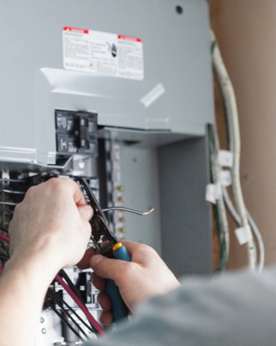 Trouvez rapidement un électricien certifié pour vos installations électriques. Dépannage express, travaux, entretiens... service 100 % gratuit avec kelkun