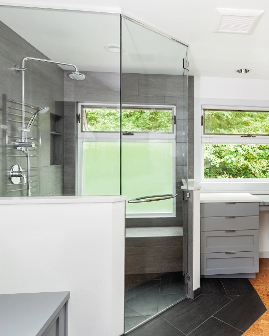 Trouvez un vitrier certifié pour l'installation de votre paroi de douche en verre. Dépannage express, travaux, entretiens... service 100 % gratuit avec kelkun