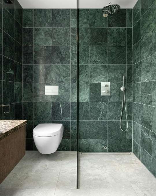 Trouvez un carreleur certifié pour la pose de carrelage dans une pièce humide. Dépannage express, travaux, entretiens... service 100 % gratuit avec kelkun