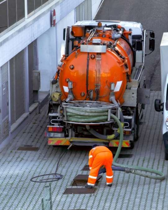 Trouvez un assainisseur certifié et disponible pour le raccordement au tout-à-l'égout. Dépannage express, travaux, entretiens... service 100 % gratuit avec kelkun