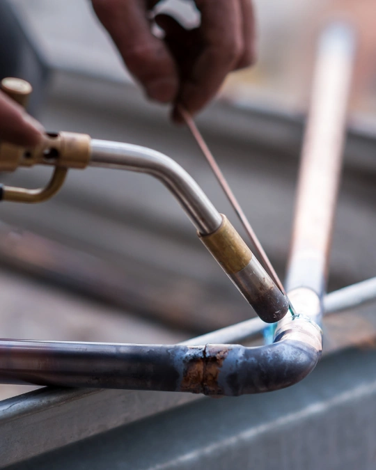 Trouvez rapidement un plombier certifié pour vos soudures et tuyauteries. Dépannage express, travaux, service 100 % gratuit avec kelkun