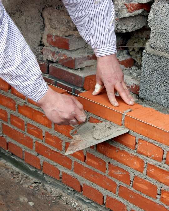 Trouvez un maçon qualifié pour surélever vos murs existants. Dépannage express, travaux, entretiens... service 100 % gratuit avec kelkun