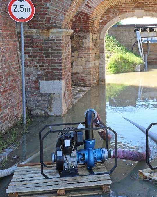 Trouvez rapidement un assainisseur certifié pour pomper l'eau après inondation. Dépannage express, travaux, entretiens... service 100 % gratuit avec kelkun