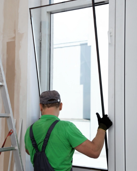 Trouvez rapidement un vitrier certifié près de chez vous. Dépannage express, travaux, entretiens... service 100 % gratuit avec kelkun