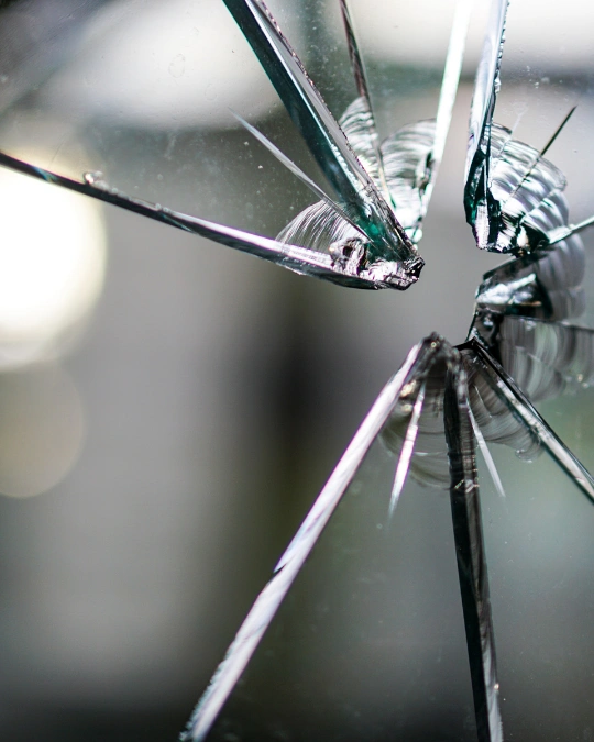 Trouvez un vitrier près de chez vous pour vos vitres cassées. Dépannage express, travaux, entretiens... service 100 % gratuit avec kelkun