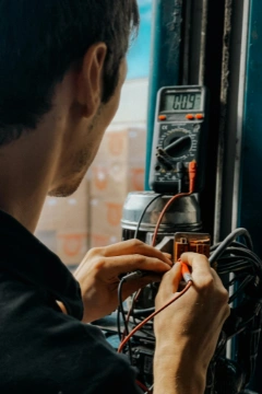 Trouvez rapidement un artisan qualifié à Villiers-le-Bel. Dépannage express, travaux, entretien... service 100 % gratuit avec kelkun