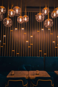 Envie d’un lieu chaleureux, cohérent avec votre concept et agréable à vivre pour vos équipes et vos clients ? Sur Kelkun, trouvez un architecte d’intérieur pour concevoir l’aménagement de votre commerce ou restaurant.