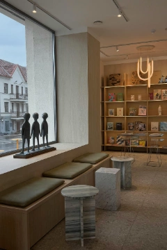 Créez une salle de restaurant chaleureuse, un bar convivial et une cuisine fonctionnelle avec l’aide d’un architecte d’intérieur. Publiez votre projet sur Kelkun pour être mis en relation avec les bons professionnels.