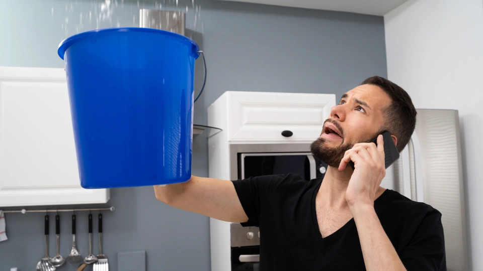 Dégât des eaux : que faire avant de prévenir l’assurance ?