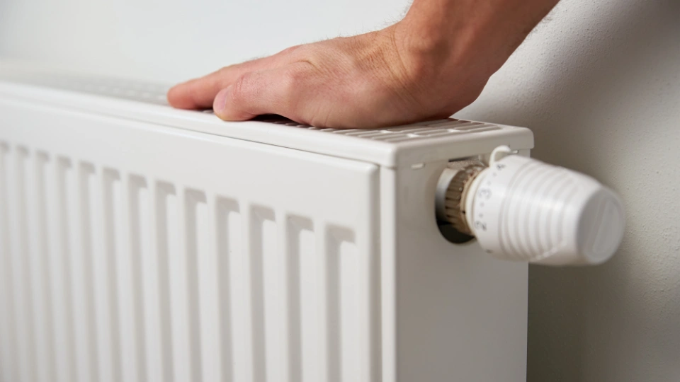 Radiateur qui reste froid : que vérifier ?