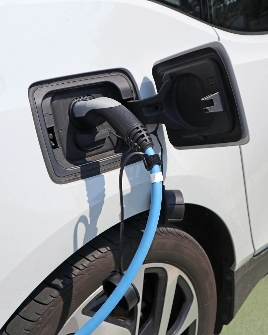 Borne de recharge solaire : voiture électrique et autoconsommation | Kelkun